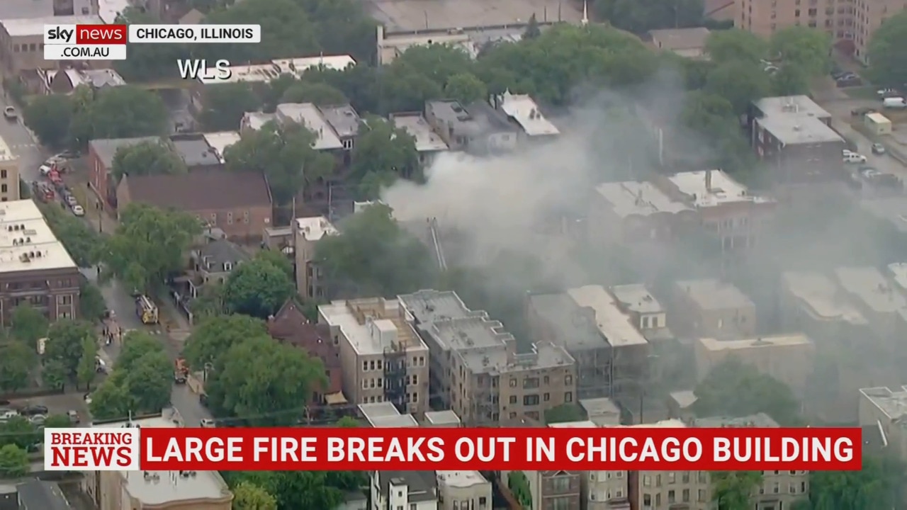 Large Fire Breaks Out In Chicago Building | Sky News Australia