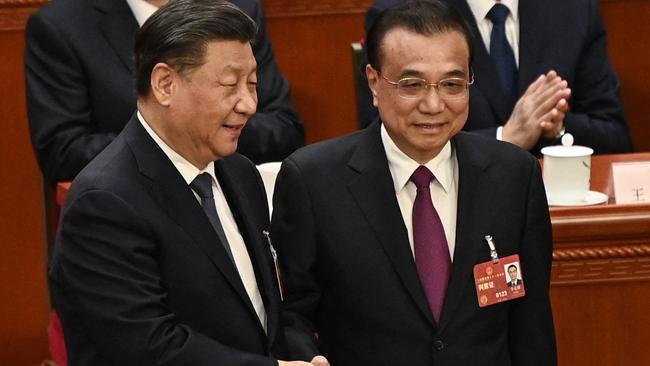 China's President Xi Jinping shakes hands with former Premier Li Keqiang. Keqiang died after suffering a heart attack, state media reported on October 27, 2023. Picture: Greg Baker/AFP