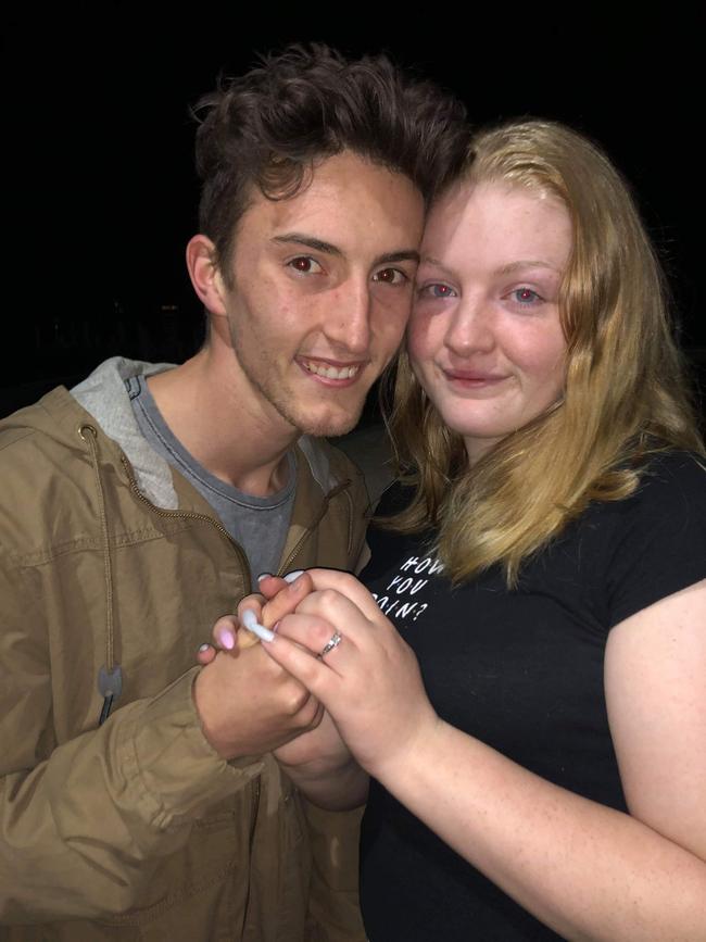 Lachlan Molnar proposes to girlfriend Hailey McAlpine at midnight on NYE after their Sarsfield home was destroyed in the East Gippsland bushfires