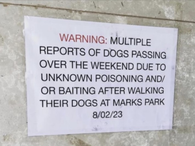 Dog warnings at a Tamarama Park.