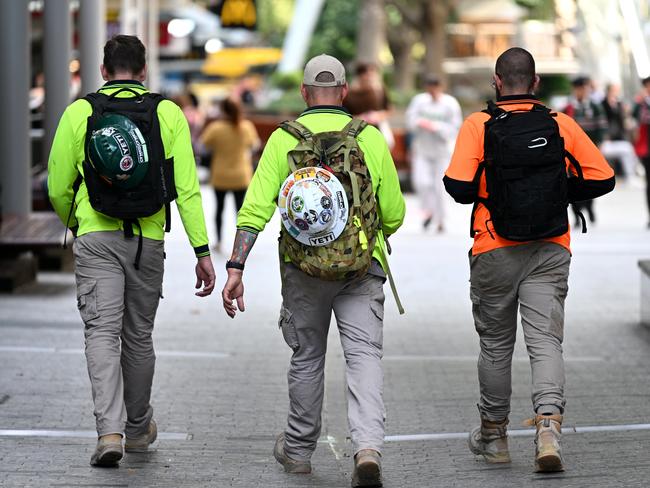 BRISBANE, AUSTRALIA - NewsWire Photos - AUGUST 31, 2022.Construction workers walk through Brisbane's CBD at the end of their work day. Queensland Education Minister Grace Grace has announced a new $10 million pilot program to boost the number of industrial technology and design (ITD) teachers, which will support tradies to become teachers in state schools.Picture: NCA NewsWire / Dan Peled