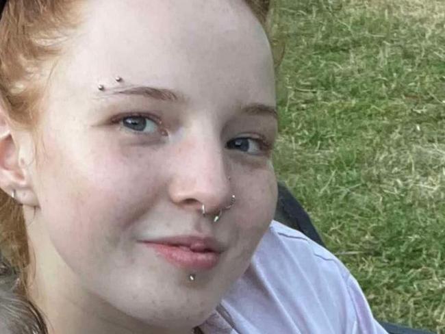 Police are desperately searching for a missing 19-year old woman who was last seen leaving her Brunswick home in Melbourne’s north about 6pm on Friday, October 4.Isla Bell has been missing for 17 days with her family and police holding concerns about her welfare due to the length of time she has been missing. Picture: Facebook