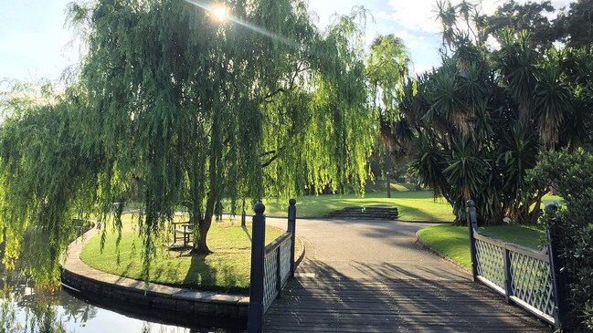 Take a detour into the Botanic Gardens.