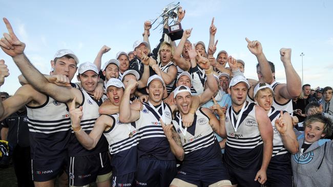 Bundoora celebrate the 2010 premiership.