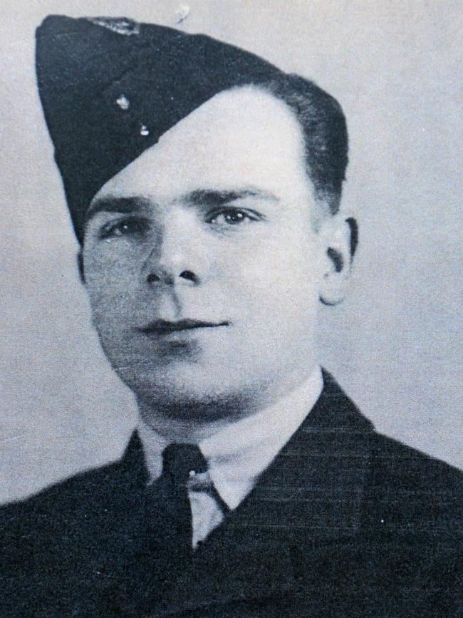 Robert Lewis served with the RAAF during WW2.