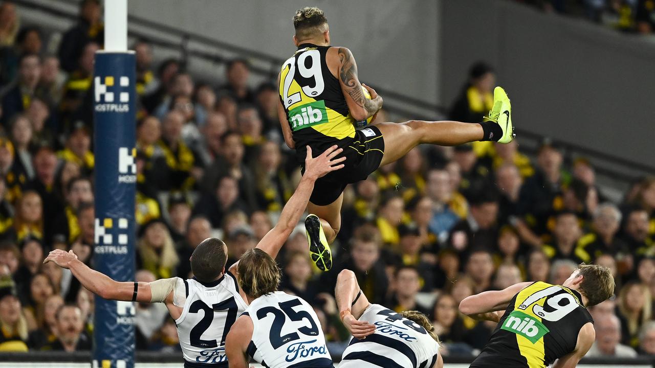 MELBOURNE, AUSTRALIA - MAY 07: Shai Bolton of the Tigers marks during the round eight AFL match between the Richmond Tigers and the Geelong Cats at Melbourne Cricket Ground on May 07, 2021 in Melbourne, Australia. (Photo by Quinn Rooney/Getty Images)