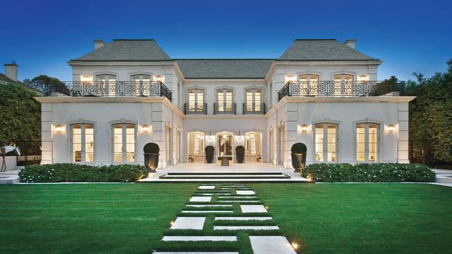 4 Robertson St, Toorak could smash the current Victorian house price record of $26 million.