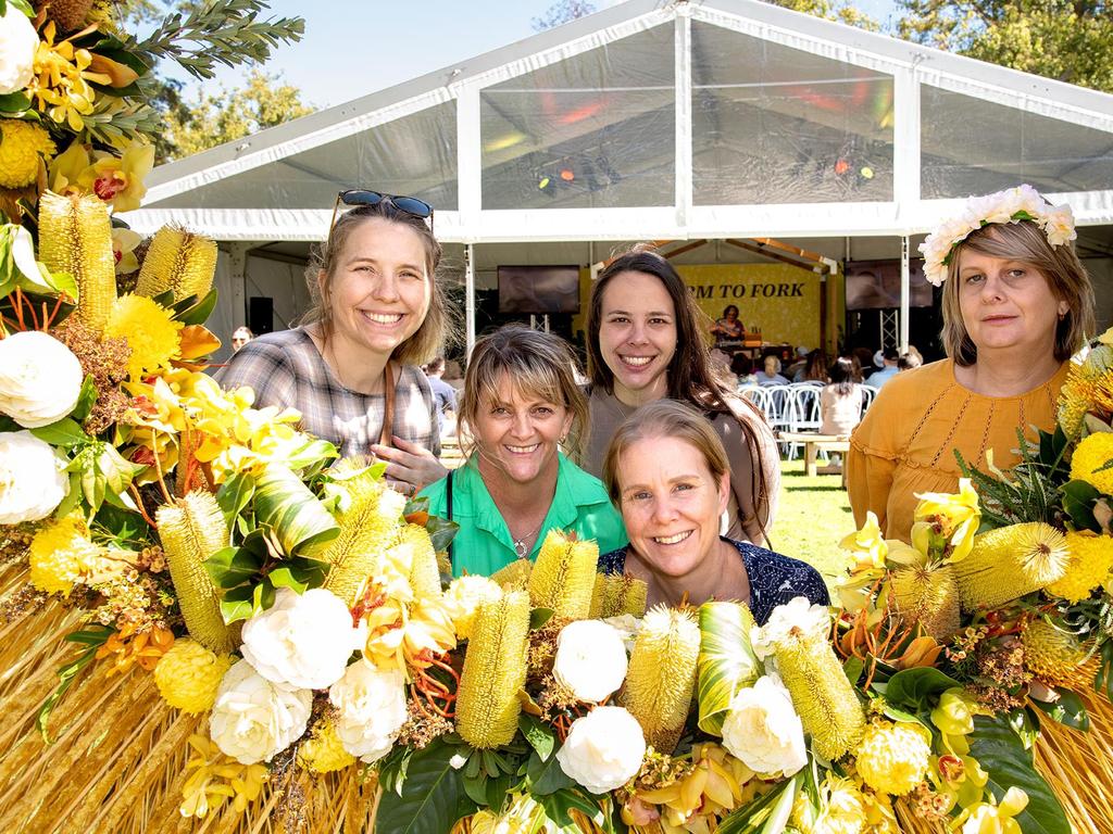 Chloe Prentice, Marlee Newsome, Sarah McCulloch, Abbie Wood and Renae Doolan. Festival of Food and Wine, Queens Park, Toowoomba Carnival of Flowers. Saturday September 10, 2022 Picture: Bev Lacey
