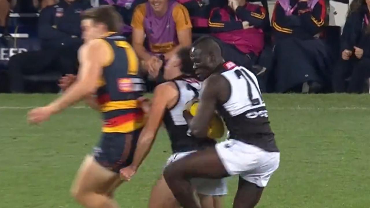 The moment Aliir Aliir and Lachie Jones clash Heads in Saturday nights SHowdown. Picture: Fox Sports.