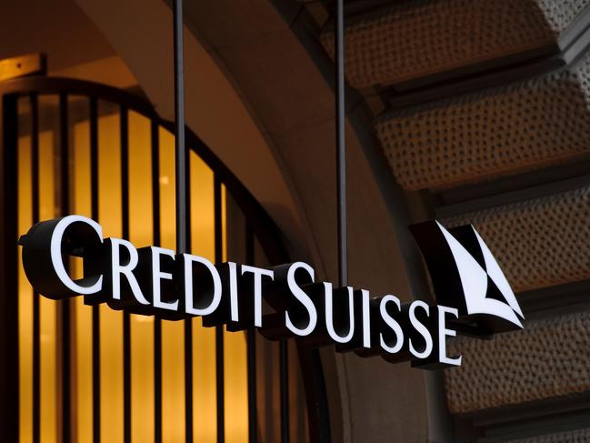 (FILES) This file photo taken on November 01, 2011 shows the logo of the Swiss banking giant Credit Suisse in Zurich.  Plunging client activity and difficult market conditions sent Credit Suisse into a net loss of 302 million Swiss francs (273 million euros, USD 311 million) in the first quarter, the bank said on May 10, 2016. / AFP PHOTO / FABRICE COFFRINI