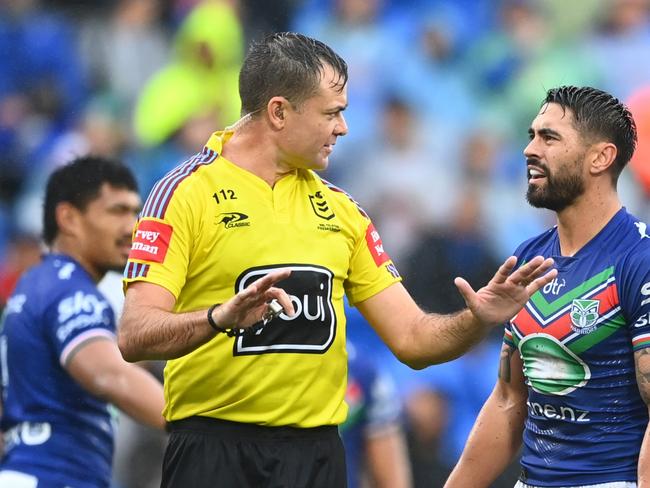 AUCKLAND, NEW ZEALAND - APRIL 30: Shaun Johnson of the Warriors compains to referee Chris Butler during the round nine NRL match between New Zealand Warriors and Sydney Roosters at Mt Smart Stadium on April 30, 2023 in Auckland, New Zealand. (Photo by Hannah Peters/Getty Images)