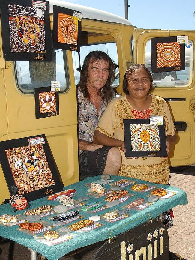 Tony and Donna Gibbs at their Palm Cove art stall in 2006. Photo: Nellie Pratt