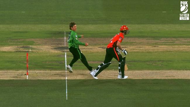 Adam Zampa attempts a mankad, however had completed his action, therefore it was given not out. Picture: Fox Cricket