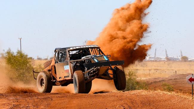 Seven time Bathurst 1000 winner Craig Lowndes takes Greg Campbell’s Cam-Am for a spin. Picture: Dirtcomp Magazine