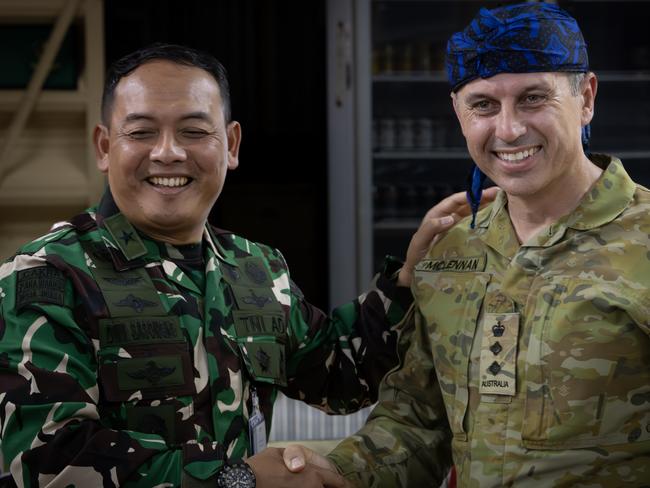 Indonesian Deputy Assistant for Training to the TNI Chief of Army Staff, Brigadier General Dwi Sasongko and Australian Officer Colonel Benjamin McLennan at a presentation in Tully, November 2024. PHOTO: CPL Luke Bellman