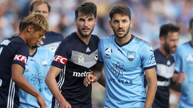Terry Antonis of Melbourne Victory and Milos Ninkovic of Sydney FC wait for a corner kick at a sold-out Jubliee Stadium. Picture: Getty Images