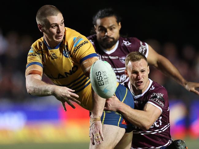 SYDNEY, AUSTRALIA - AUGUST 05: Shaun Lane of the Eels offloads the ball during the round 21 NRL match between the Manly Sea Eagles and the Parramatta Eels at 4 Pines Park on August 05, 2022, in Sydney, Australia. (Photo by Cameron Spencer/Getty Images)