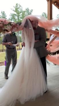 Hilarious flower arch fail during wedding