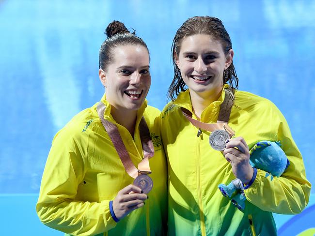 Australian's Anabelle Smith (left) and Maddison Keeney pose with medals following the Womens 3m Springboard Final on day four of diving competition at the XXI Commonwealth Games at the Gold Coast Aquatic Centre on the Gold Coast, Australia, Saturday, April 14, 2018. (AAP Image/Dave Hunt) NO ARCHIVING, EDITORIAL USE ONLY