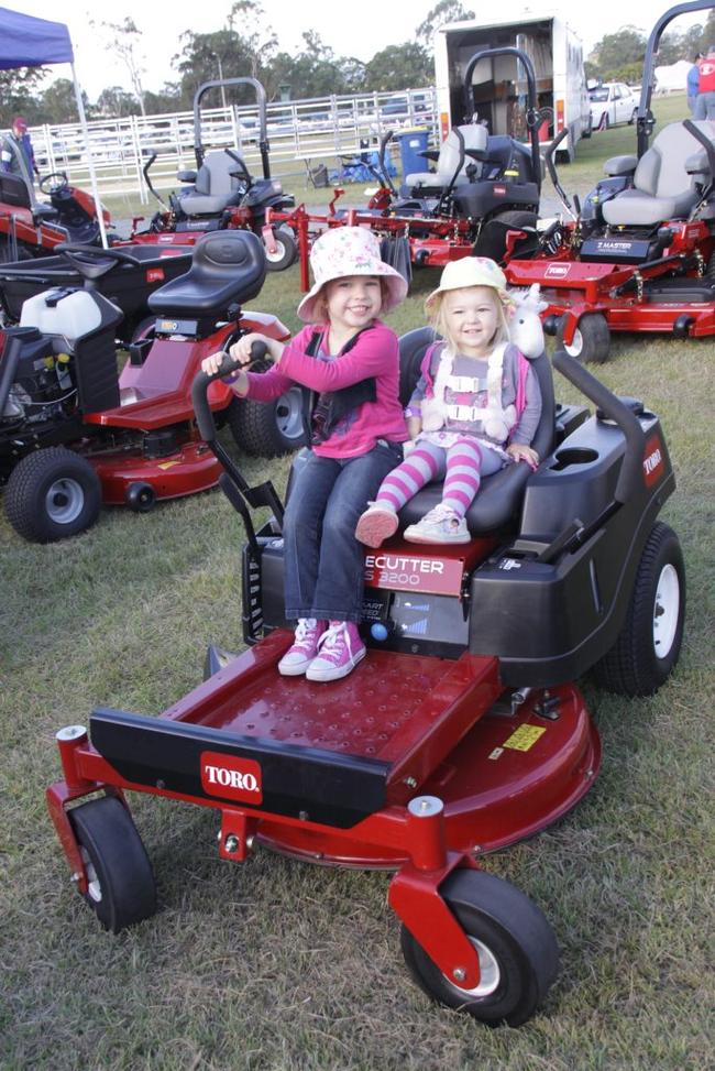 Lilli-Belle and Tatti-Jaana Elford.
