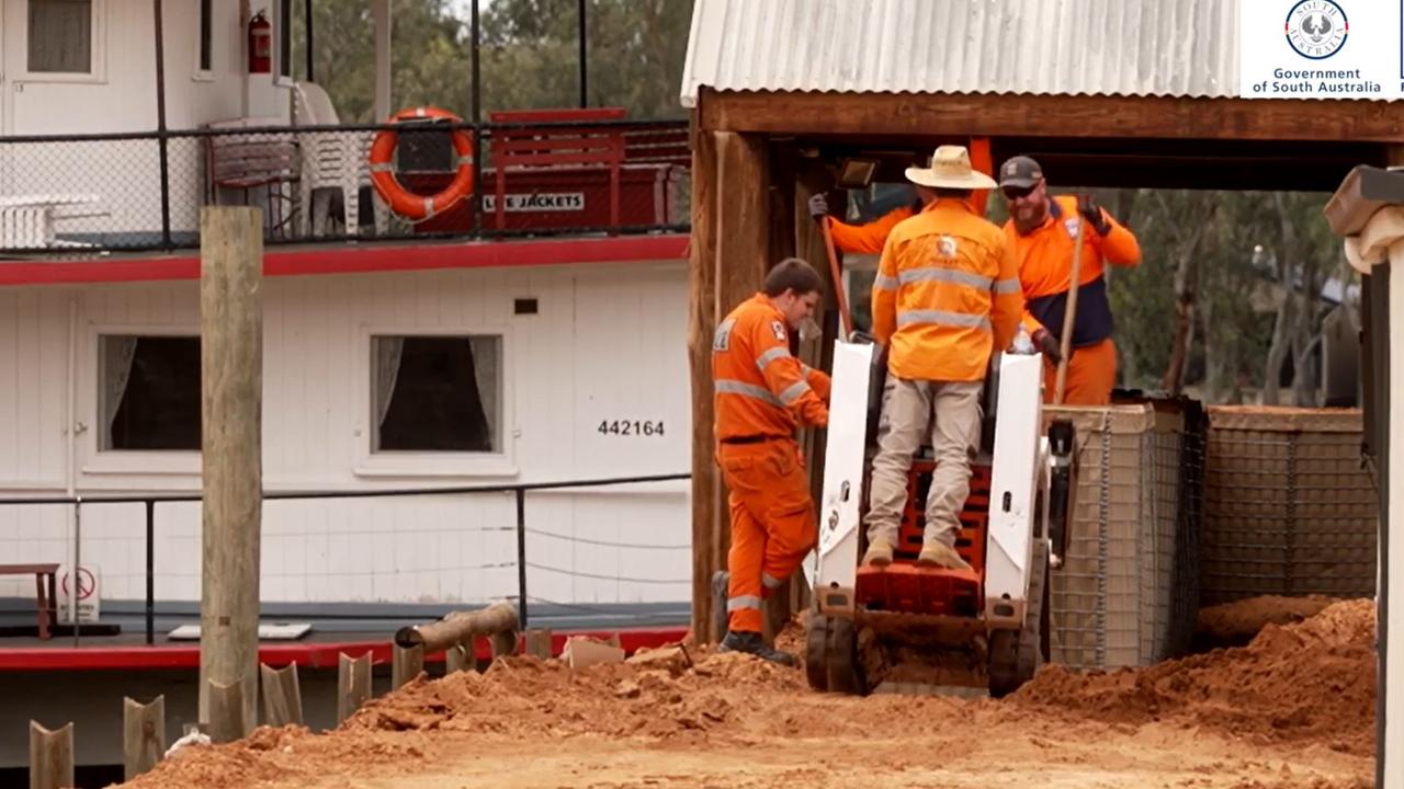 SA SES personnel constructing more than 200 meters of the DEFENCELL flood barrier technology in the township of Mannum. Picture: SA Government