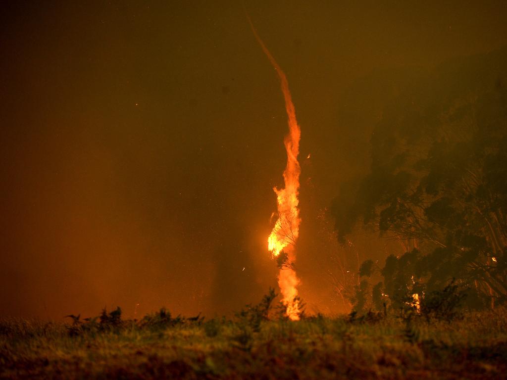 Fire threatens homes along Bells Line of Road in Bilpin as the continues through the Blue Mountains. Picture: Jeremy Piper