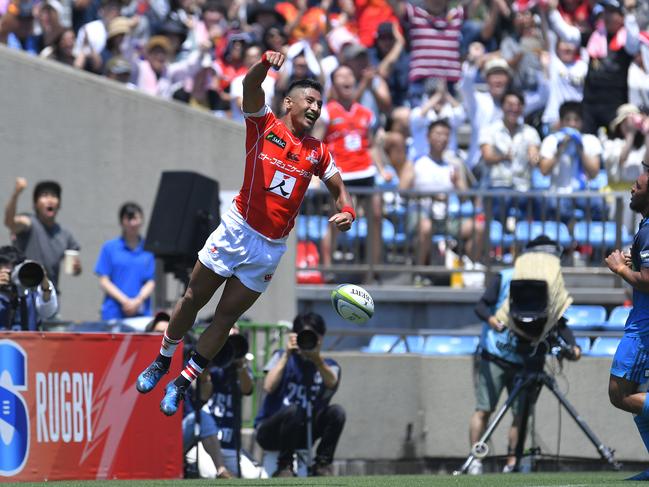 Keisuke Uchida of the Sunwolves celebrates scoring his team's second try.