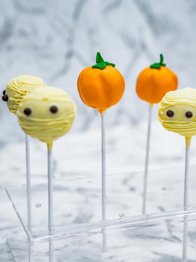 Halloween cake pops.