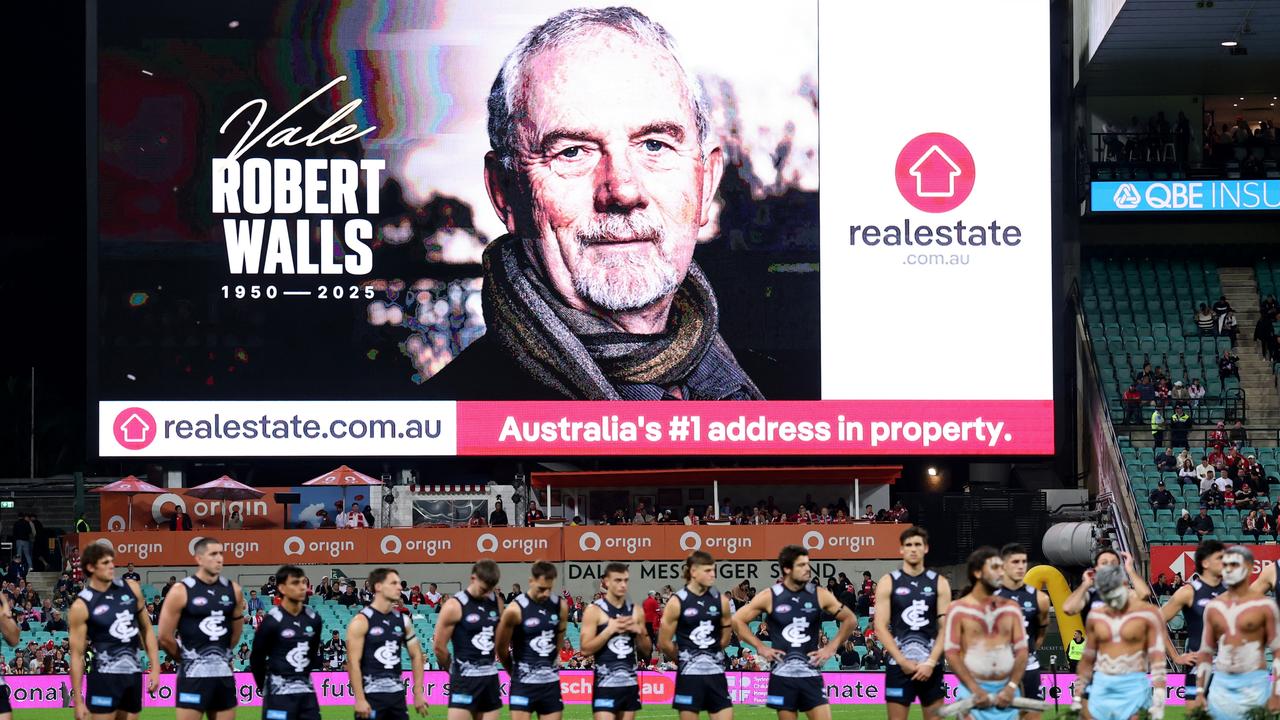 Procession of AFL greats honour Robert Walls at MCG funeral