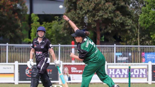 Louise Darbyshire bowls for Bell Park. Picture: Bell Park CC.