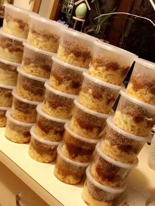 He cooked 25 meals and packaged the spaghetti bolognese in containers, each with a message of hope written on the bottom.