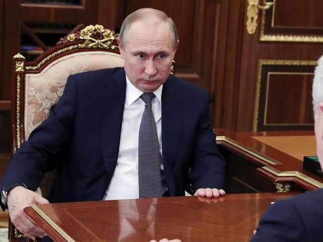 Russia's President Vladimir Putin is pictured during his meeting with Moscow's Mayor Sergei Sobyanin in Moscow on April 14, 2018.  Russia's defence ministry said on April 14 the Western strikes claimed no victims among Syrian civilians or military. / AFP PHOTO / Mikhail KLIMENTIEV