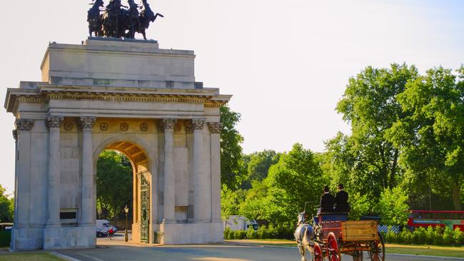 The coffin will make a pit stop at Wellington Arch at Hyde Park Corner adjacent to the Australian War Memorial. (Photo by Pawel Libera/LightRocket via Getty Images)