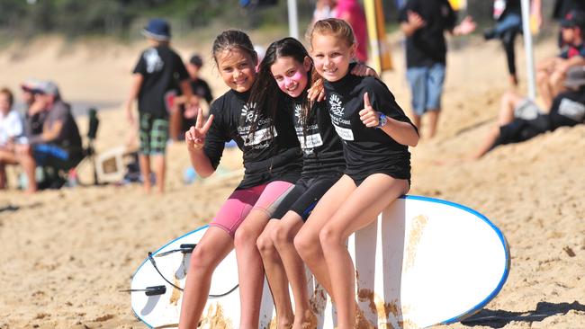 Caloundra Surfabout day one at Dicky Beach in 2009, (L-R) Annie Costigan, Sharni Pope and Annabella Carter.