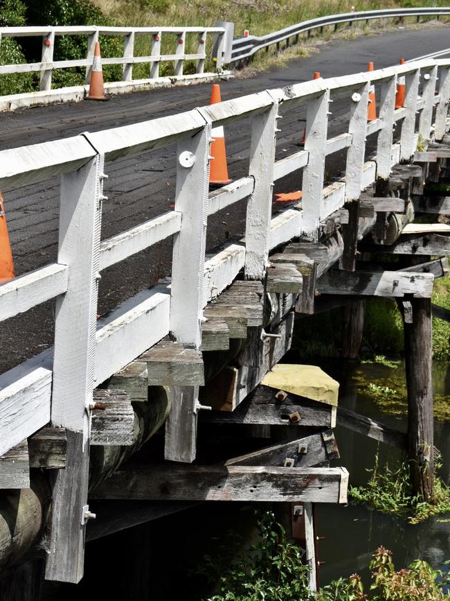 Pearces Creek bridge, on Eltham Road, is on the boundary of the Ballina and Lismore local government areas, currently on a single-lane traffic arrangement.