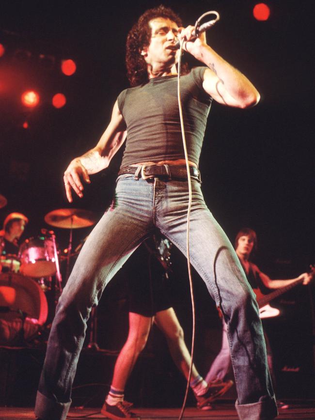 Bon Scott performs on stage with AC/DC, UK, 1976. (Photo by Michael Putland/Getty Images)