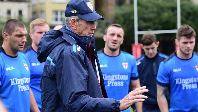 Wayne Bennett gives instructions to his England squad.