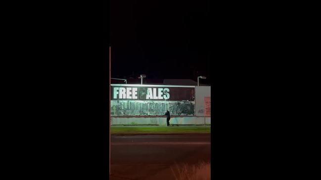 Vandals target "Free Palestine" sign in South Melbourne