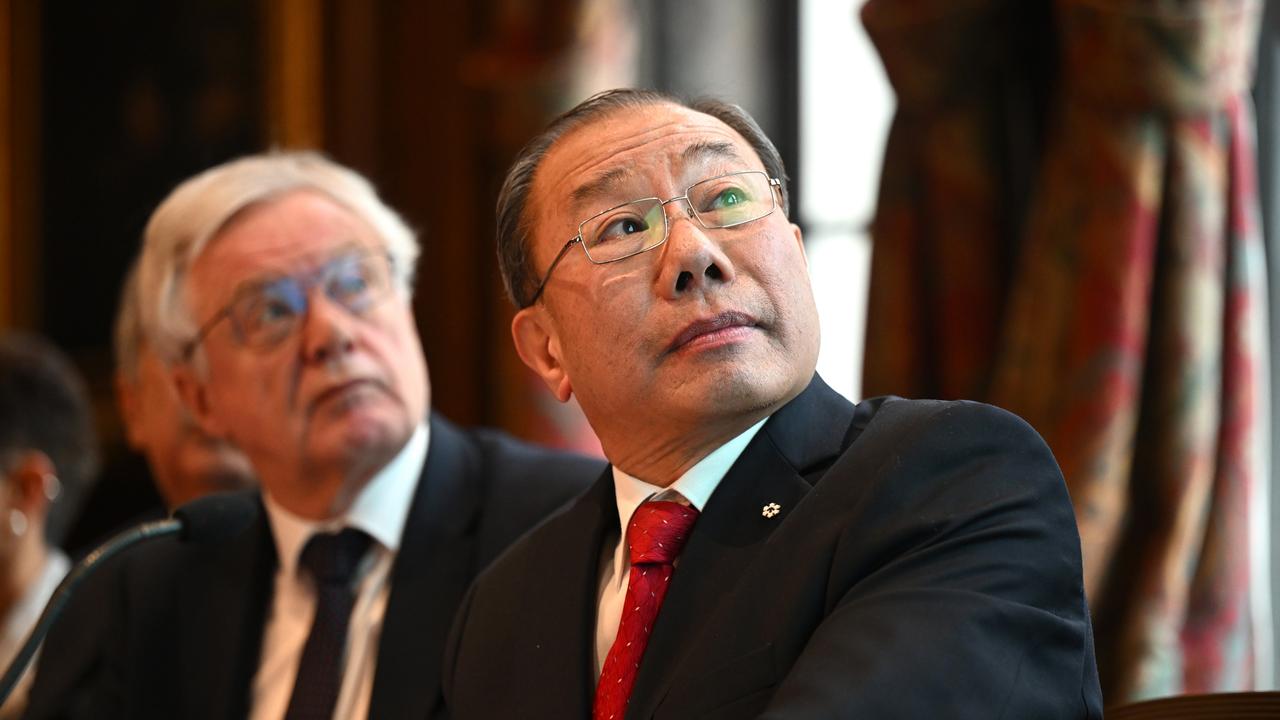 MP Sir David Davis (L) and Dr Shoo Lee attend a press conference to present the new evidence. Photo by Leon Neal/Getty Images