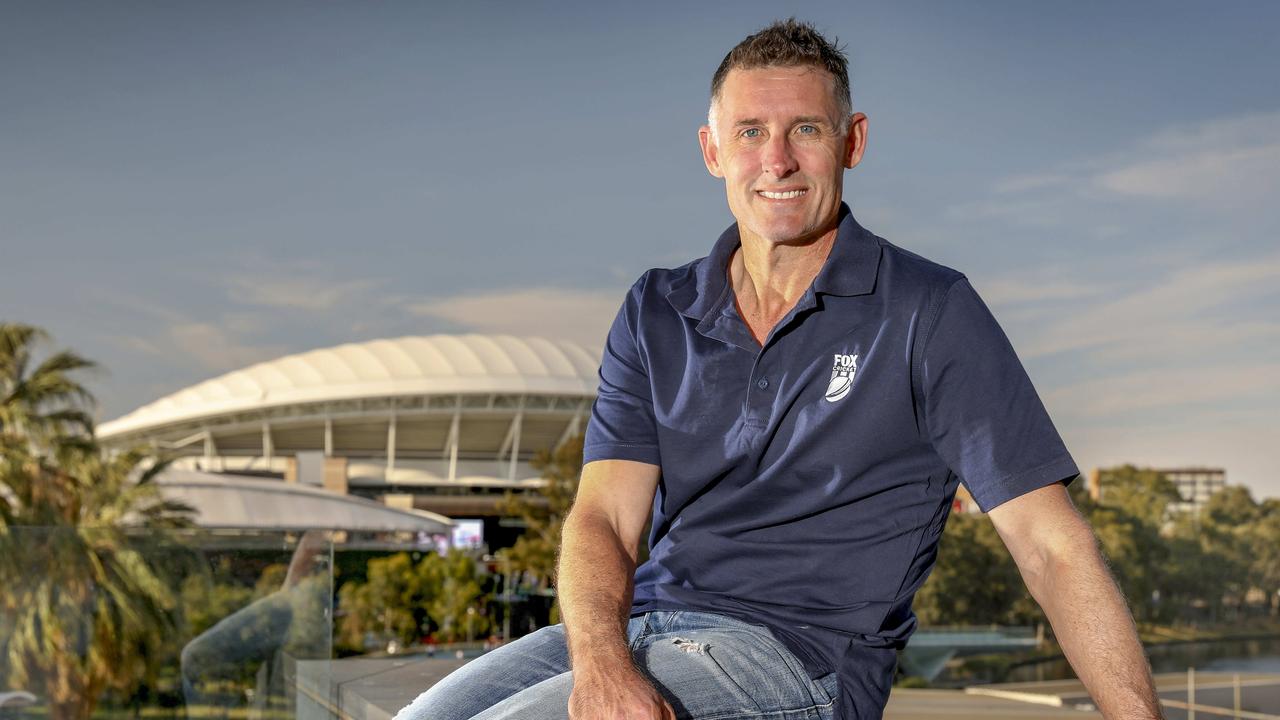 Mr Cricket Mike Hussey has gone big on Stars and Hurricanes in his KFC SuperCoach team.