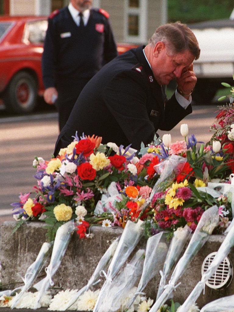 Salvation Army chaplain Major Donald Woodland lays a wreath at the Broad Arrow Cafe at Port Arthur