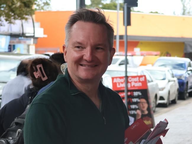 01/05/2025: Energy Minister Chris Bowen pictured on Thursday at a Fairfield pre-poll booth in his McMahon division, in southwest Sydney. Picture: Alexi Demetriadi
