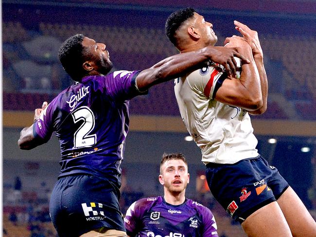 BRISBANE, AUSTRALIA - JULY 02: Daniel Tupou of the Roosters catches the ball during the round eight NRL match between the Melbourne Storm and the Sydney Roosters at Suncorp Stadium on July 02, 2020 in Brisbane, Australia. (Photo by Bradley Kanaris/Getty Images)