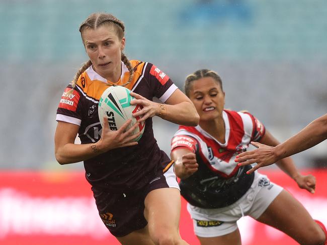 Tarryn Aiken makes a break to set up a try for Tamika Upton. Picture: Brett Costello