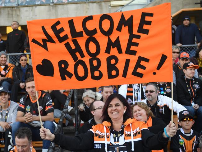 A Tigers fan holds up a message in support of Robbie Farah. Pic: AAP