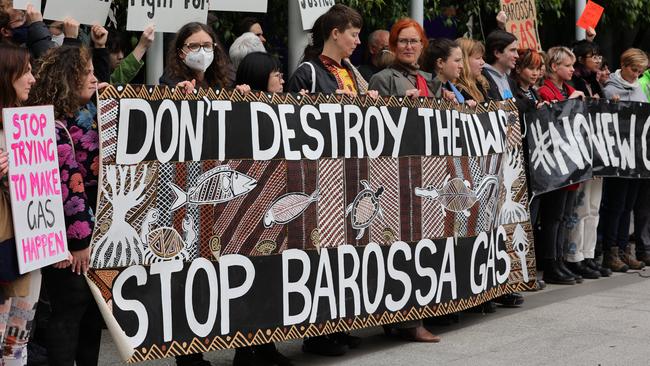 Protesters gather at the front of the Federal Court of Australia during the EDO’s failed legal challenge against Santos. (Photo by Tamati Smith/Getty Images)