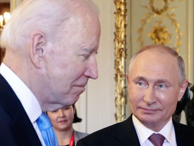 US President Joe Biden (L) meets with Russian President Vladimir Putin (R) at the 'Villa la Grange' in Geneva on June 16, 2021. (Photo by Mikhail METZEL / SPUTNIK / AFP)