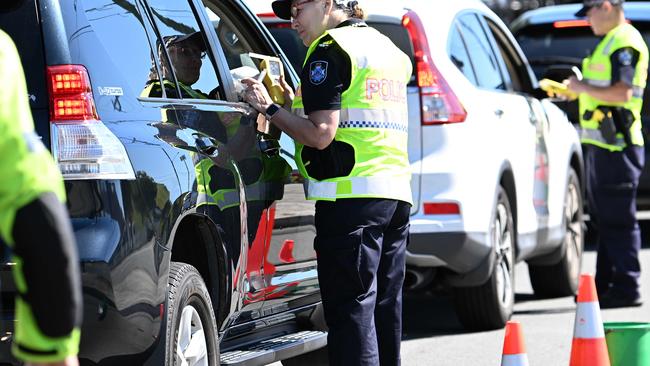 Police conduct an RBT operation. Photo Lyndon Mechielsen/Courier Mail.