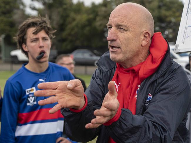 Mornington coach Simon Goosey gets his point across. Picture: Valeriu Campan