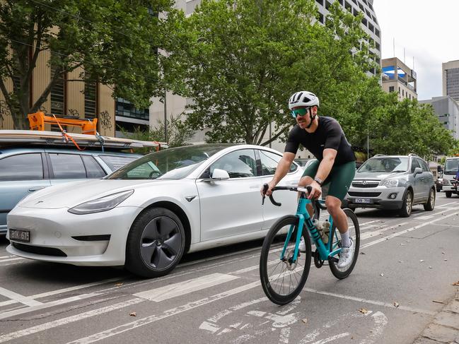 A cyclist uses an unprotected bike lane on William St last year. Picture: Ian Currie